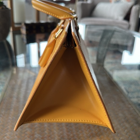 Louis Vuitton Epi Sac Triangle Tassil Purse yellow with matching wallet. - Picture 11 of 17